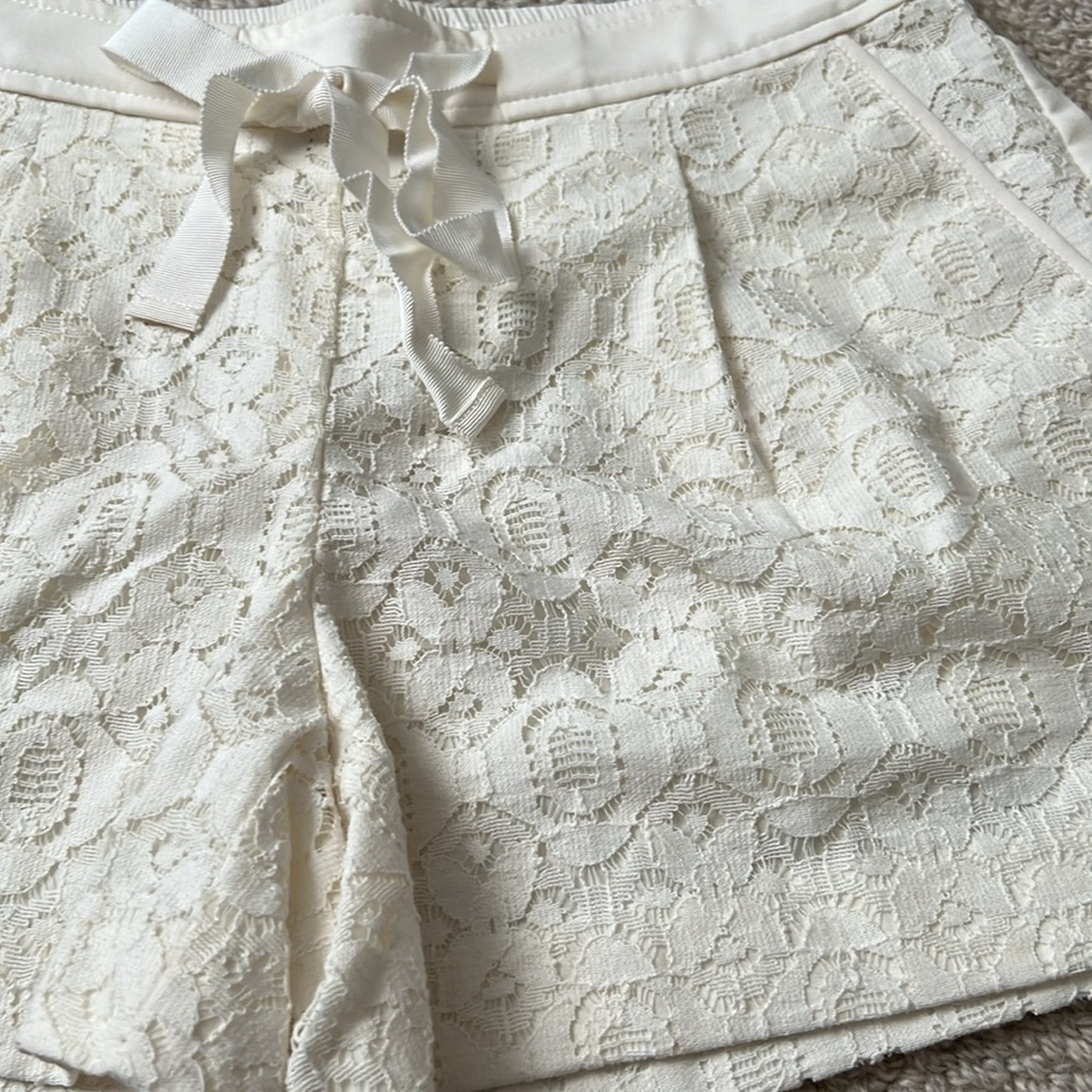 NWT Ann Taylor LOFT Lace Shorts! - Picture 2 of 4